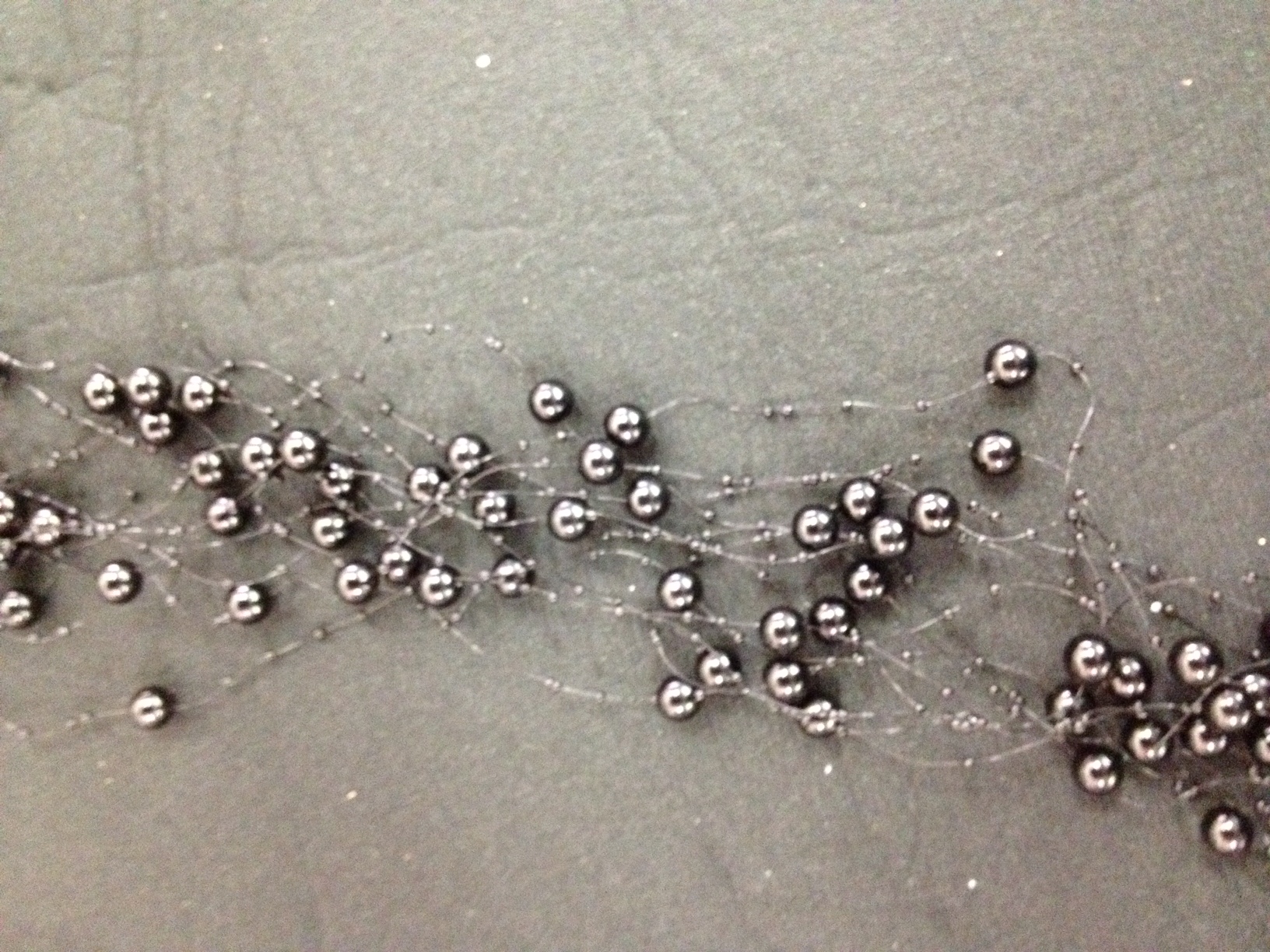 PD007 PEARL ON FISHLINE-SILVER